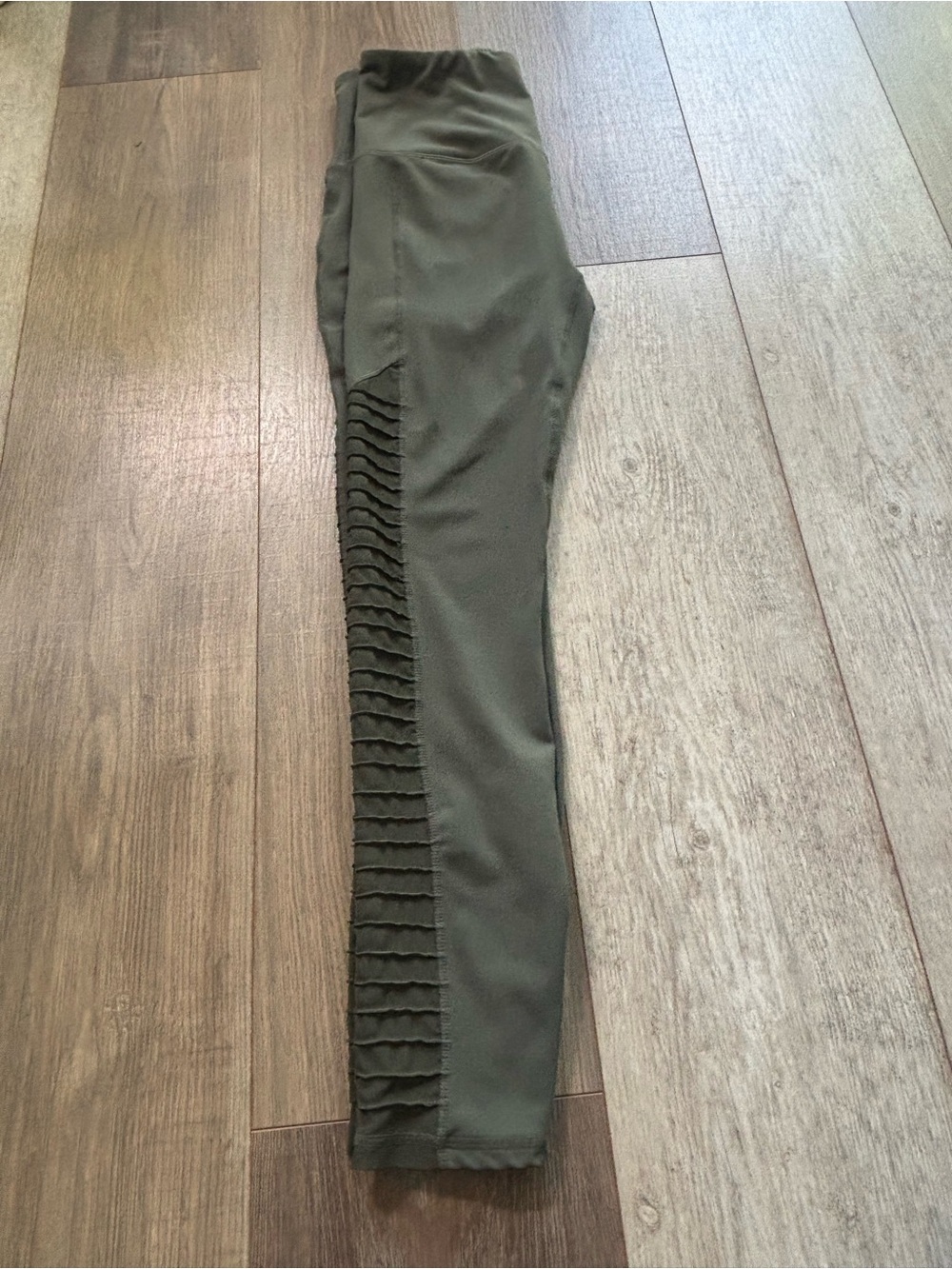 GAIAM Light Gray Logo Performance Top - Picture 2 of 3